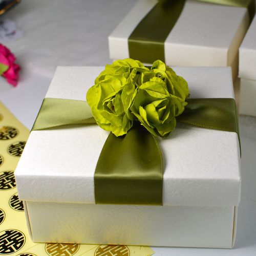 厂家直销巨惠批发婚礼婚庆喜糖盒白色手揉纹节假日喜糖包装纸盒